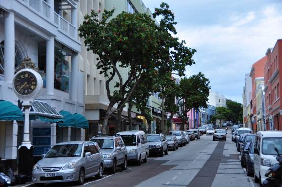Uma das tranquilas ruas centrais de Hamilton, capital de Bermuda